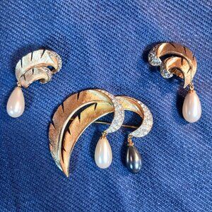 Vintage Trifari gold-tone Leaf Brooch & Earring Set w Faux Pearls & Rhinestones.
